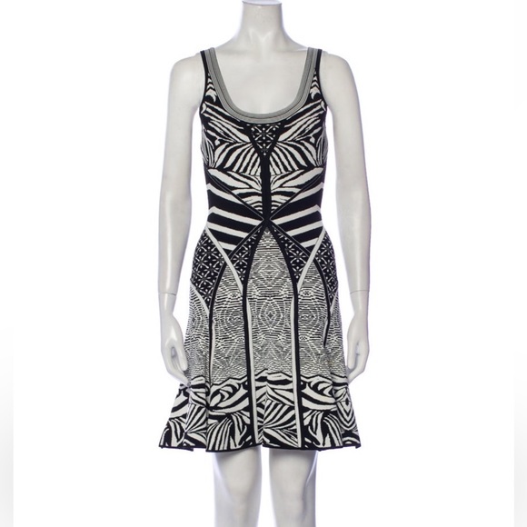 Diane Von Furstenberg Printed Mini Dress
Size: S - Picture 1 of 7
